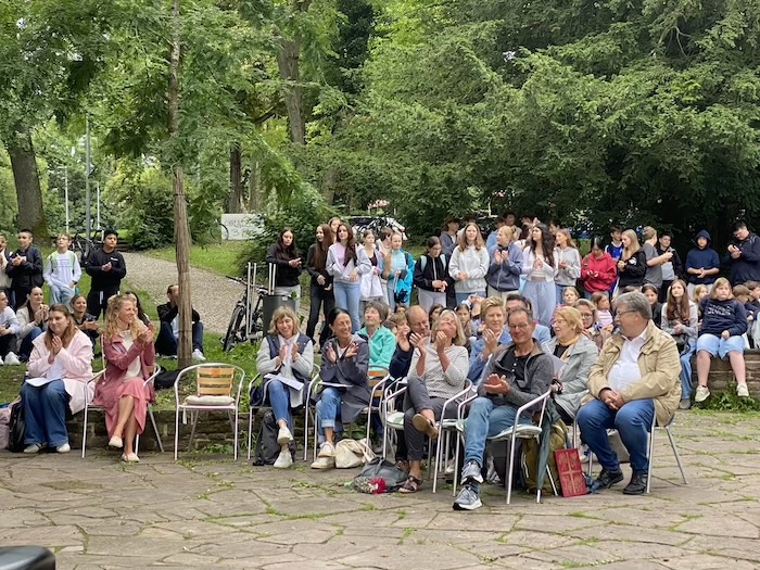 Mit einem besonderen Gottesdienst an der alten Konzertmuschel in Radolfzell wurde Dorothea Prutscher in ihren Ruhestand verabschiedet